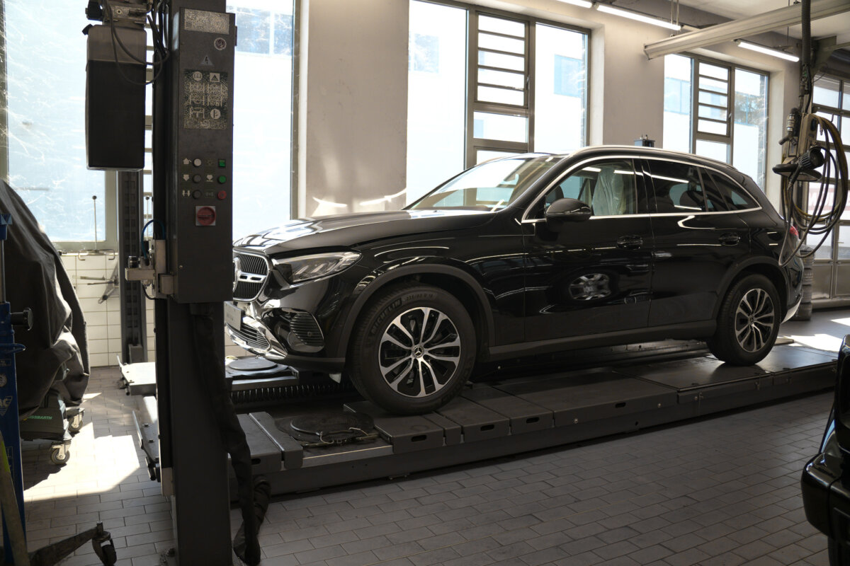 Werkstatt Mercedes PKW.